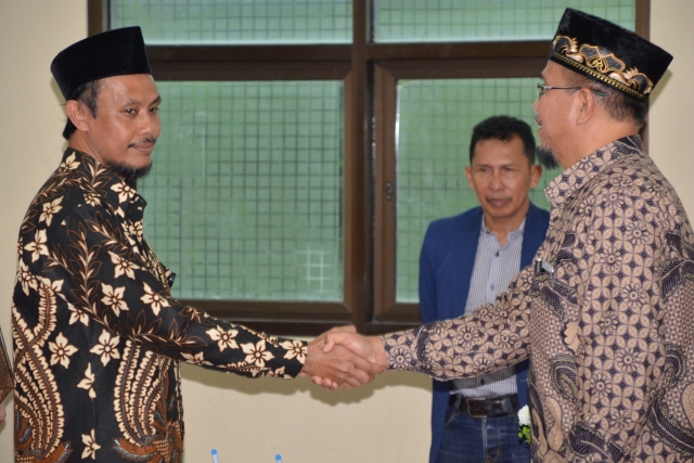 jabat tangan Pelantikan Pak diah 2019 10 15 at 14.20.571