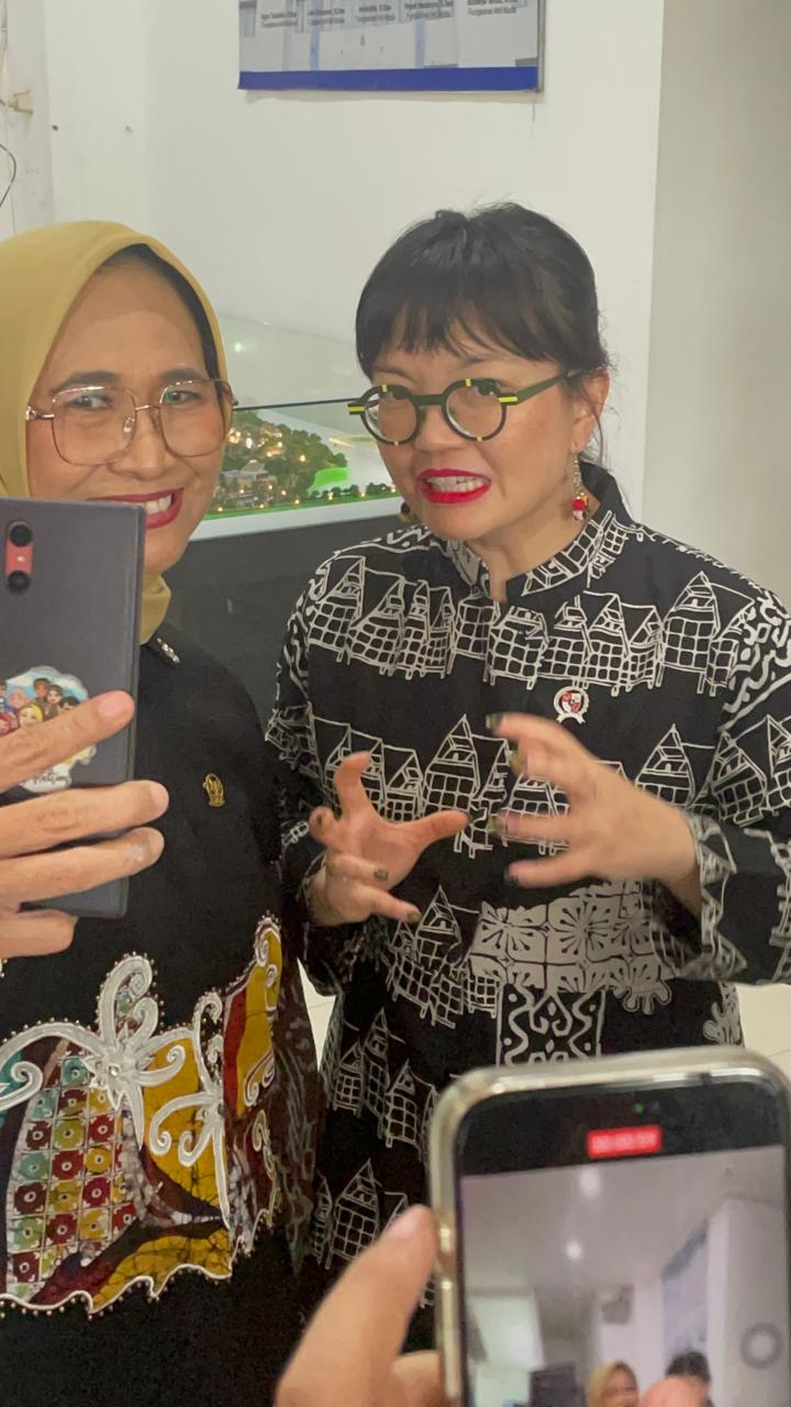 wamen stella dan bu hetifah