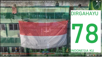 POLNES BENTANGKAN BENDERA RAKSASA DI RANGKAIAN HUT RI 78 TAHUN 2023