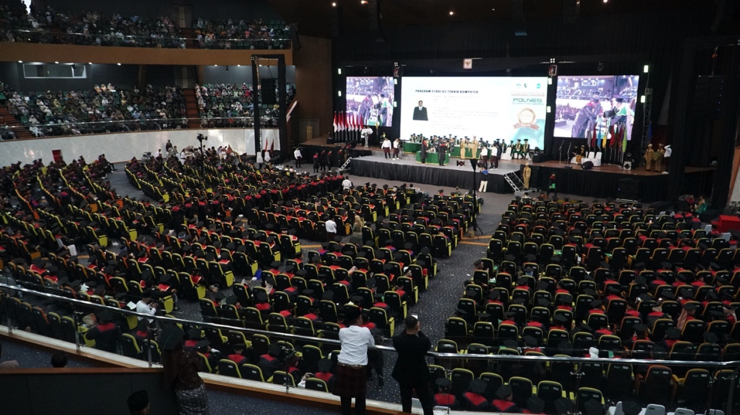 POLNES Sukses Gelar wisuda ke-37 jenjang Diploma, Sarjana Terapa dan Magister Terapan Tahun Ajaran 2024/2025